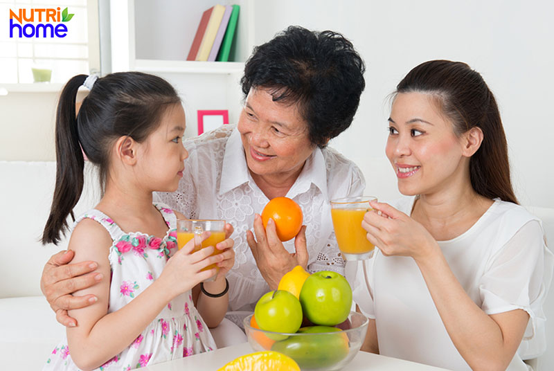 Mẹ có thể bổ sung vitamin C tự nhiên cho trẻ qua chế độ dinh dưỡng hằng ngày
