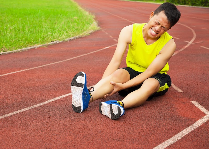 Bong gân, đau cẳng chân là các chấn thương thường gặp khi chơi thể thao