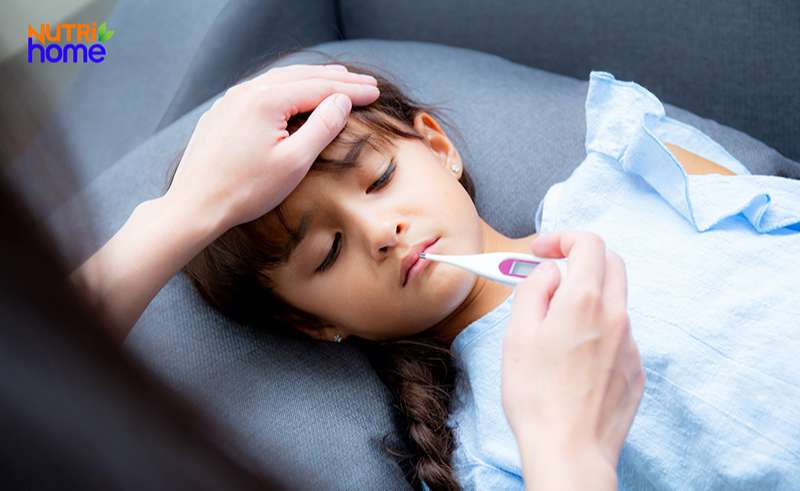 Trẻ bị sốt nên làm gì? Cách giúp trẻ hạ sốt nhanh tại nhà