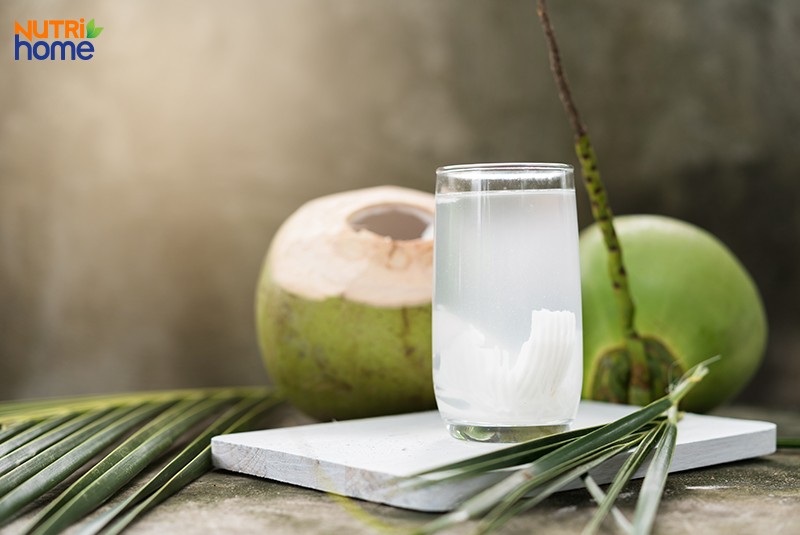 Nước dừa trị sỏi thận tại nhà