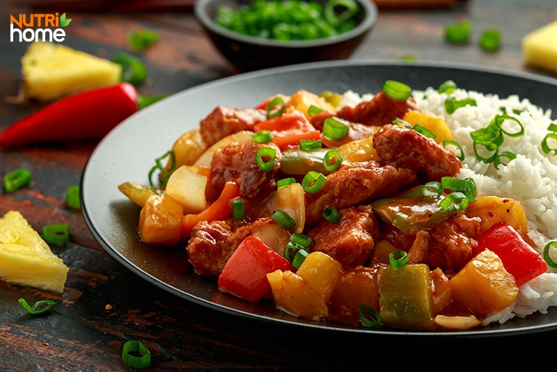 món ăn cho người bị gút với dứa, ức gà kho dứa
