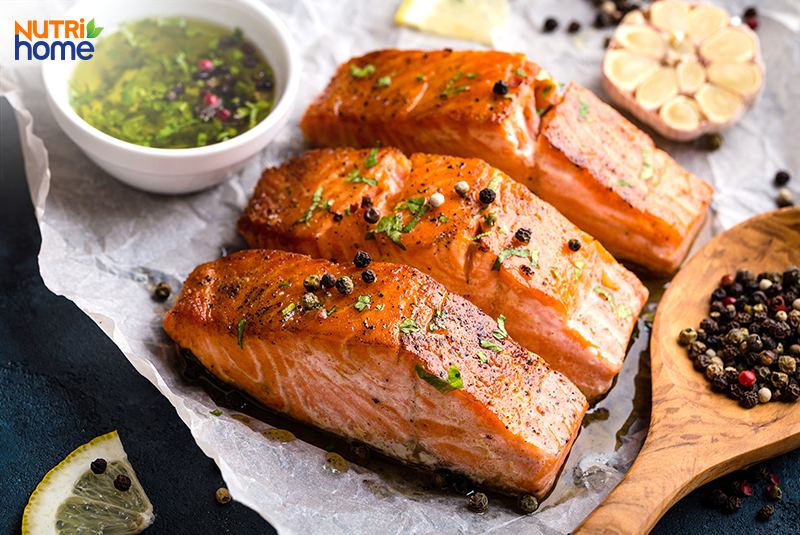 món ăn tốt cho người bị thoái hóa khớp, cá hồi đút lò