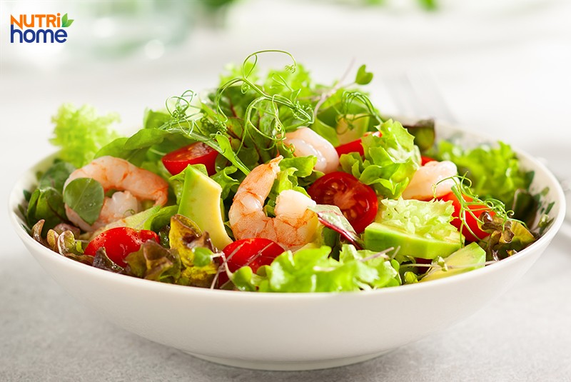món ăn cho người bị loãng xương, Salad tôm rau củ