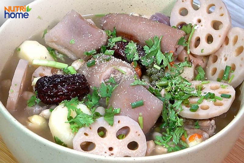 món ăn chữa thoát vị đĩa đệm, Canh củ sen hầm sườn heo