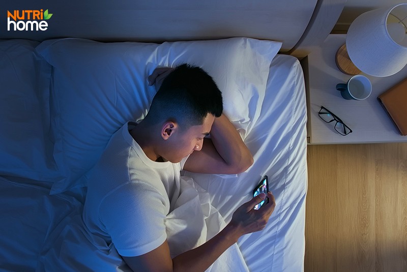 cách dễ ngủ nhanh, ngon và sâu giấc, Tránh sử dụng thiết bị điện tử trước khi ngủ