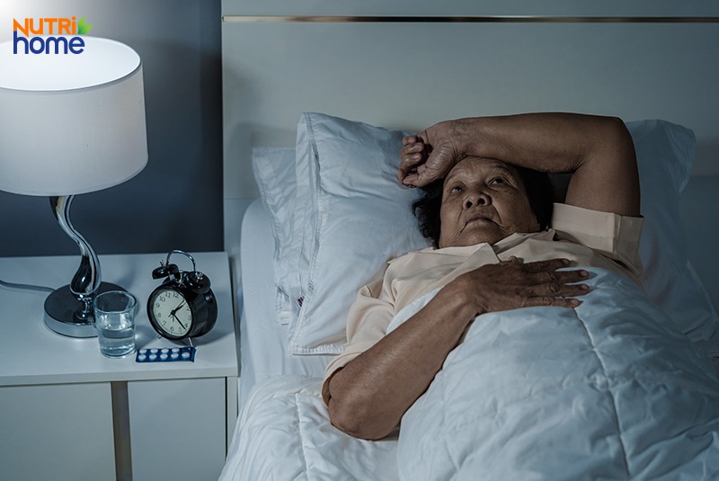 Triệu chứng mất ngủ ở người già