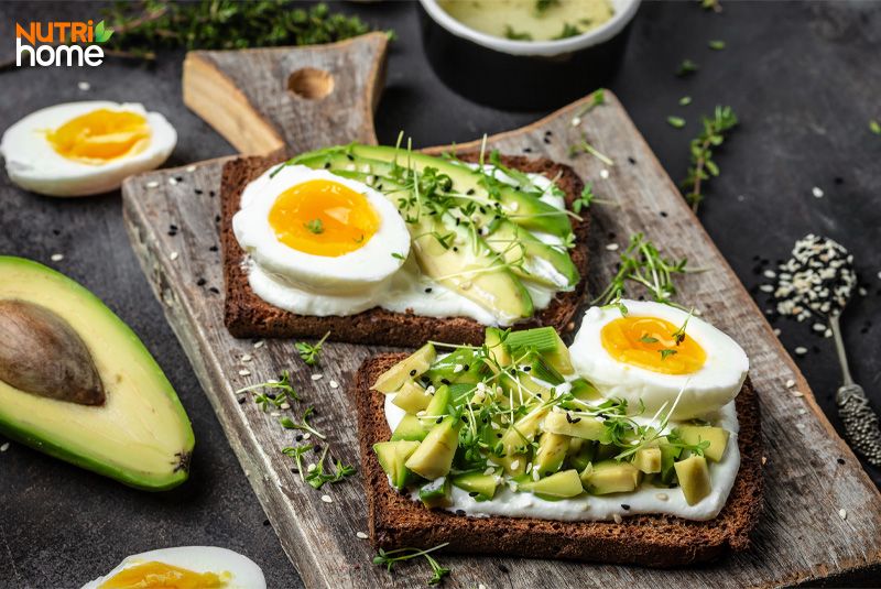 Bánh mì đen bơ trứng cho người tiểu đường