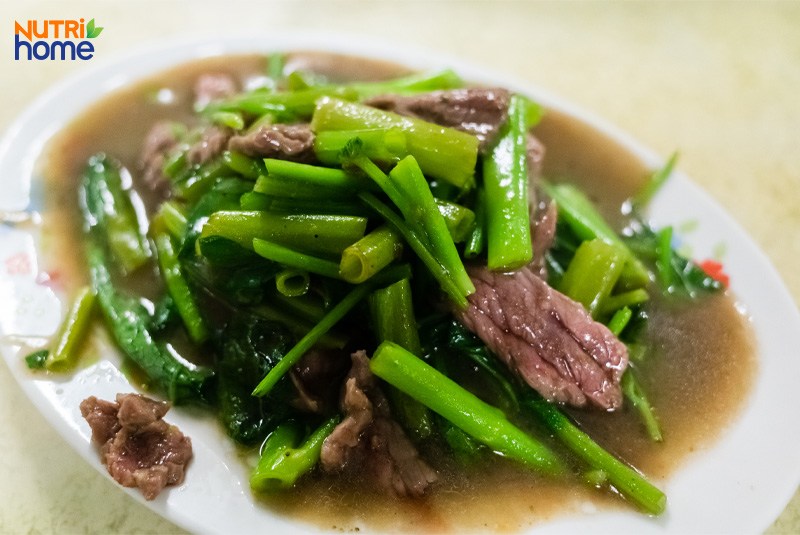 Rau muống xào thịt bò cho người bệnh tiểu đường