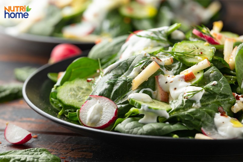 Salad rau chân vịt táo tàu cho người tiểu đường