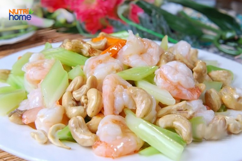 Tôm xào cần tây hạt điều cho người bệnh tiểu đường