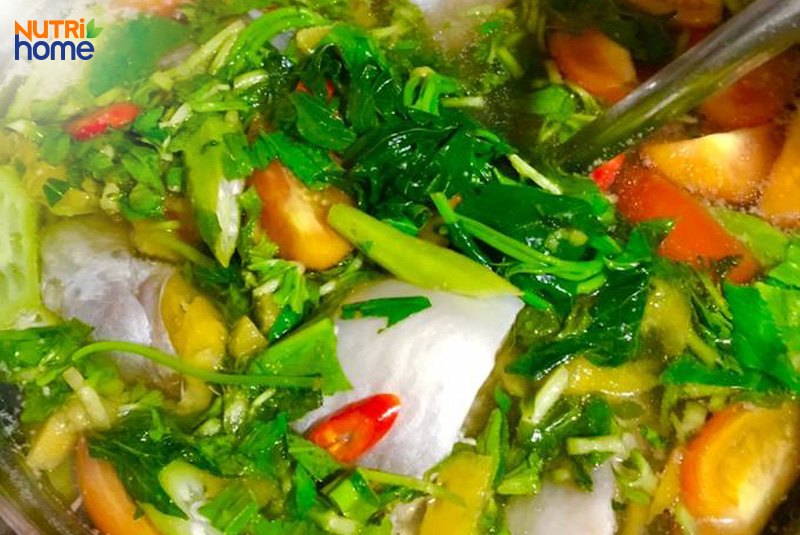 Canh chua cá hú nấu rau lang cho người bệnh tiểu đường