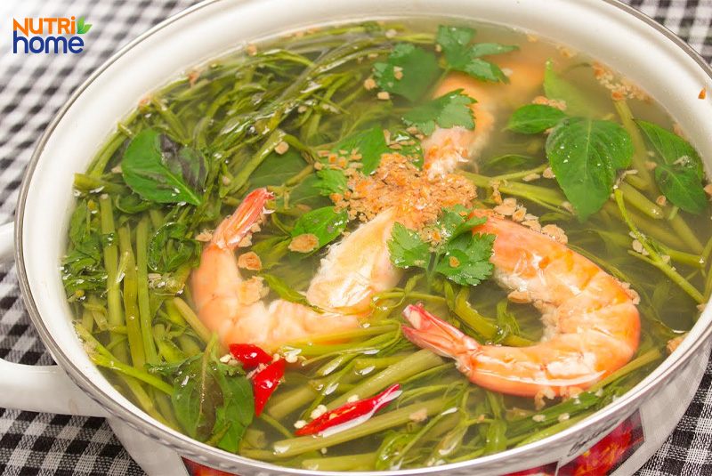 Canh cà chua rau muống nấu tôm cho người bệnh tiểu đường