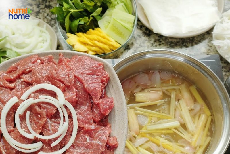 Bò nhúng giấm cuốn bánh tráng rau rừng cho người bệnh tiểu đường