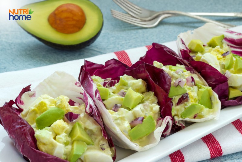 Xà lách cuộn trứng và bơ cho người bệnh tiểu đường
