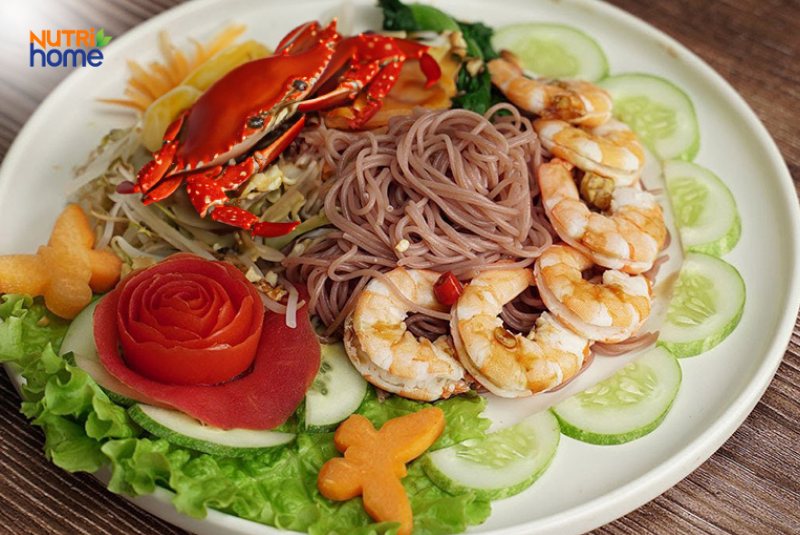 Mì gạo lứt xào tôm cua cho người bị tiểu đường