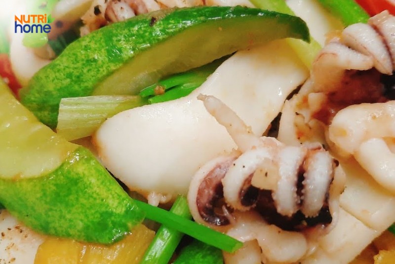 Mực xào dứa và dưa chuột cho người bị đái tháo đường