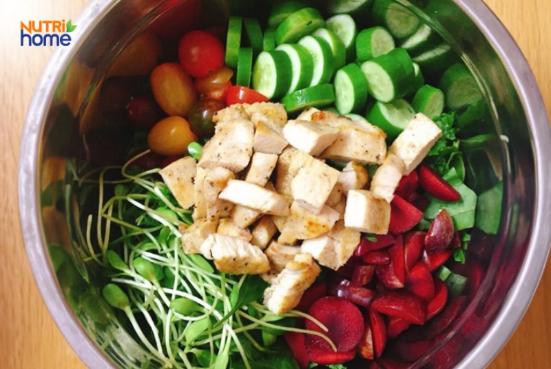 Salad mận mùa hè cho người bệnh đái tháo đường