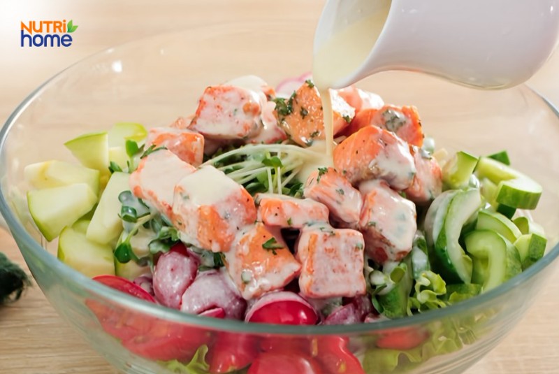 Salad táo, cá hồi sốt sữa chua cho người bị tiểu đường