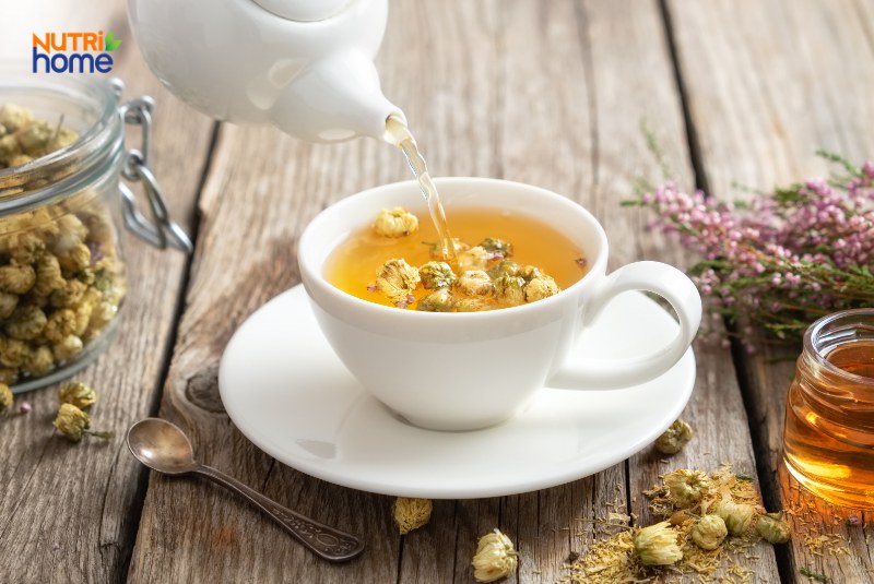 Mẹ bầu nên uống trà hoa cúc La Mã thay cho trà sữa