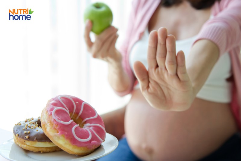 mẹ bầu ăn gì cho con thông minh, tránh thực phẩm chứa nhiều đường