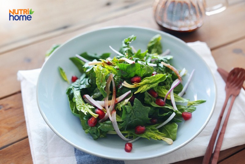 Salad lựu cải bó xôi cho người bị bệnh tiểu đường