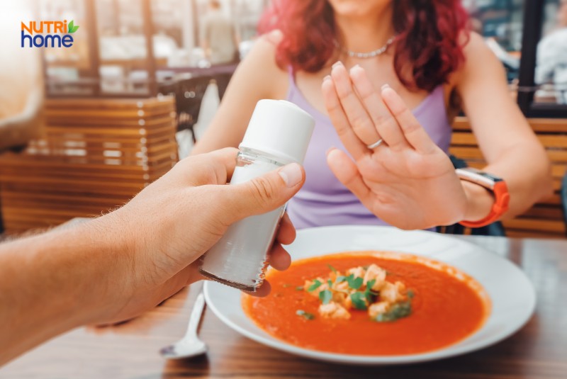 mới có thai không nên ăn gì chứa nhiều muối