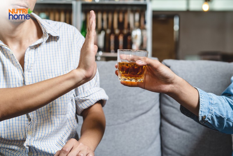 viêm ruột kiêng ăn gì, tránh uống rượu bia