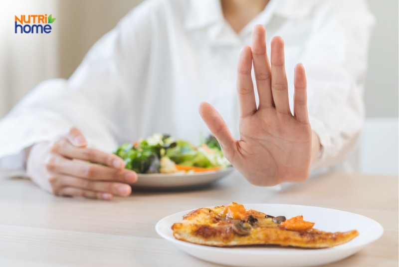 bị u vú nên ăn gì, kiêng thực phẩm chế biến sẵn, nhiều dầu mỡ