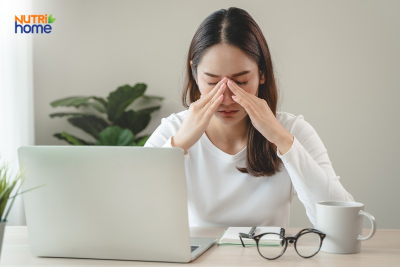 Giảm thời gian lái xe và sử dụng màn hình kỹ thuật số khi bị đau mắt đỏ