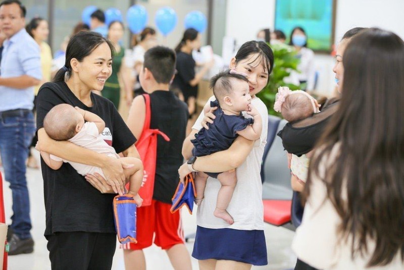 Tiêm vacxin cho bà bầu tại VNVC