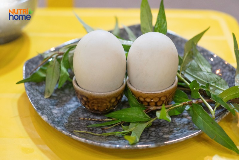 bệnh gút có ăn được trứng vịt lộn không