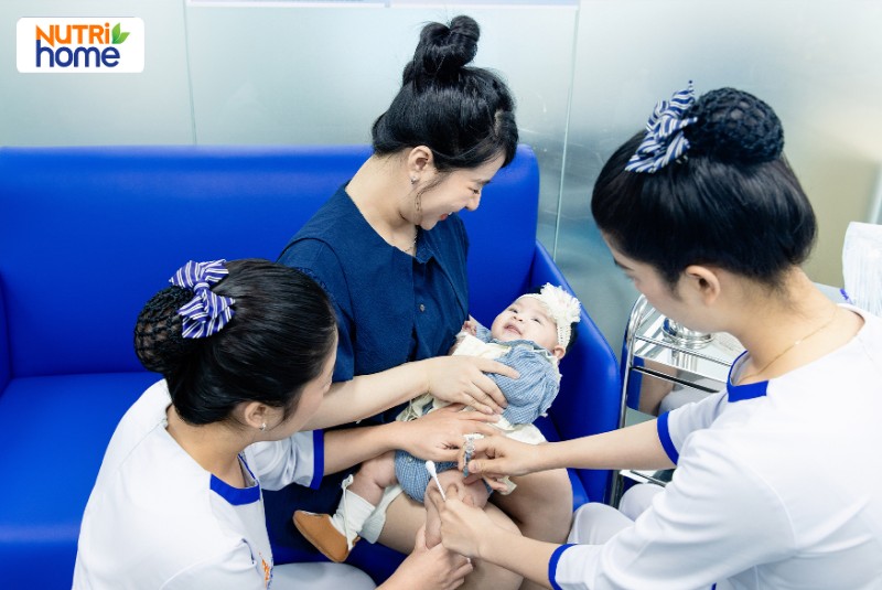Mũi phế cầu tiêm muộn có sao không?