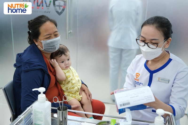 Có nên tiêm vắc xin 6 trong 1 cho trẻ?