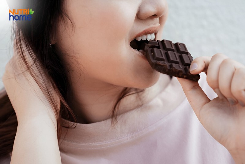 bị huyết áp thấp có nên ăn socola