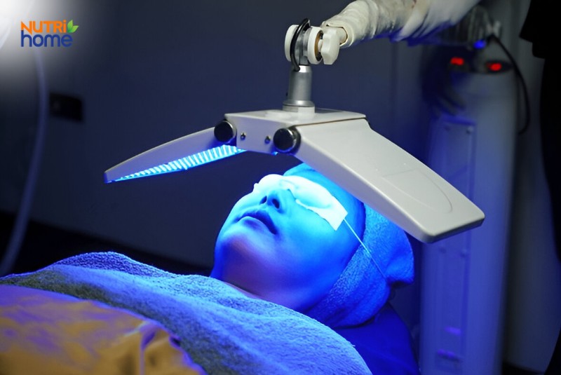 Liệu pháp ánh sáng xanh điều trị mụn tại spa giúp giảm viêm và diệt khuẩn hiệu quả