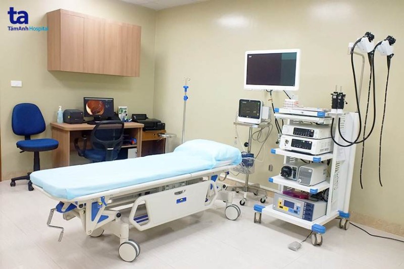 Phòng nội soi trực tràng hiện đại với thiết bị y tế chuyên dụng tại bệnh viện