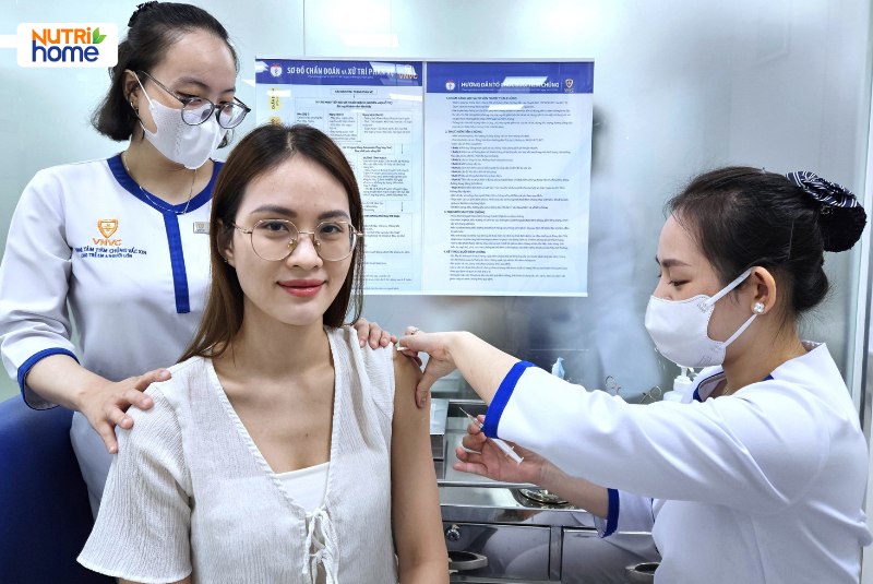 Nữ giới được tiêm vắc xin HPV phòng ung thư cổ tử cung tại VNVC