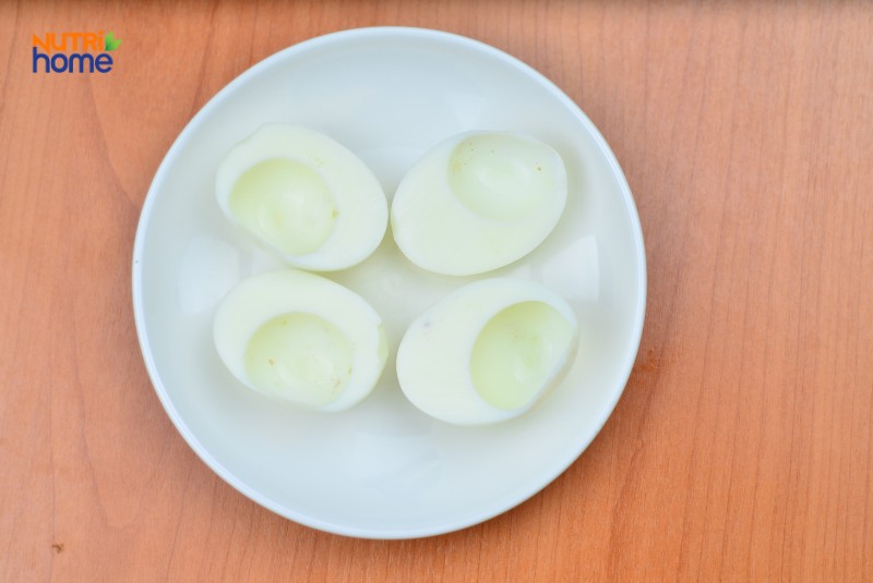 Lòng trắng trứng luộc, thực phẩm giàu protein dễ hấp thu cho người mới phẫu thuật