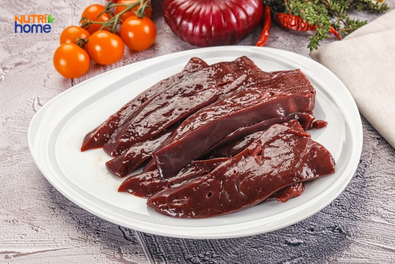 Gan động vật tươi sống, chứa nhiều cholesterol, không phù hợp cho người polyp túi mật