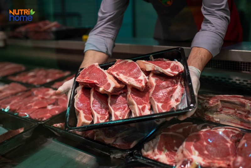 Thịt Đỏ Tại Quầy Bán Thịt, Thực Phẩm Cần Hạn Chế Với Người Bị Viêm Túi Mật