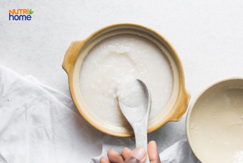 Chén cháo trắng loãng dành cho bệnh nhân viêm tụy cấp trong giai đoạn đầu