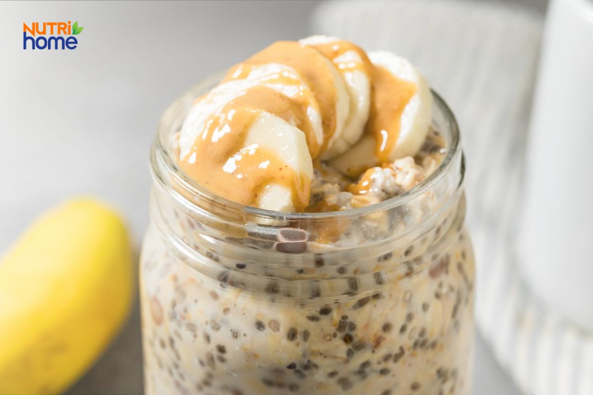 Overnight oats chuối và bơ đậu phộng cho bữa sáng