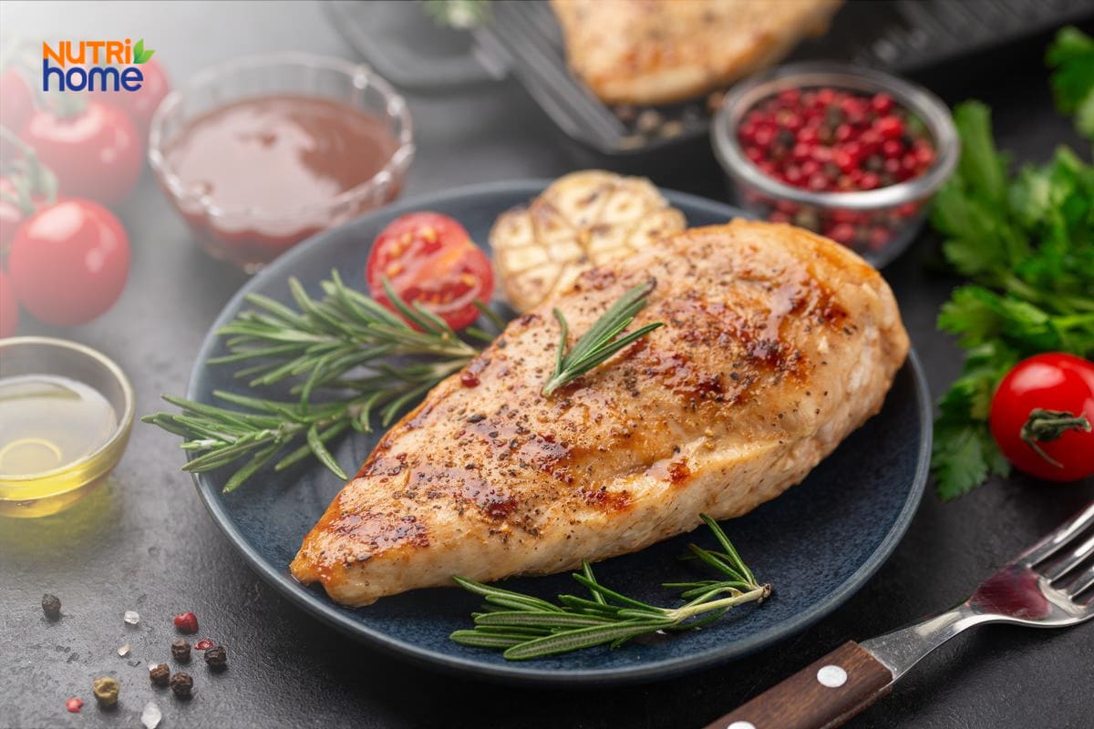 Ức gà áp chảo thảo mộc cho bữa eat clean