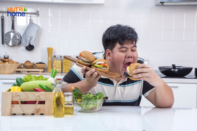 Ăn nhiều burger khi xả keto có thể tăng carb