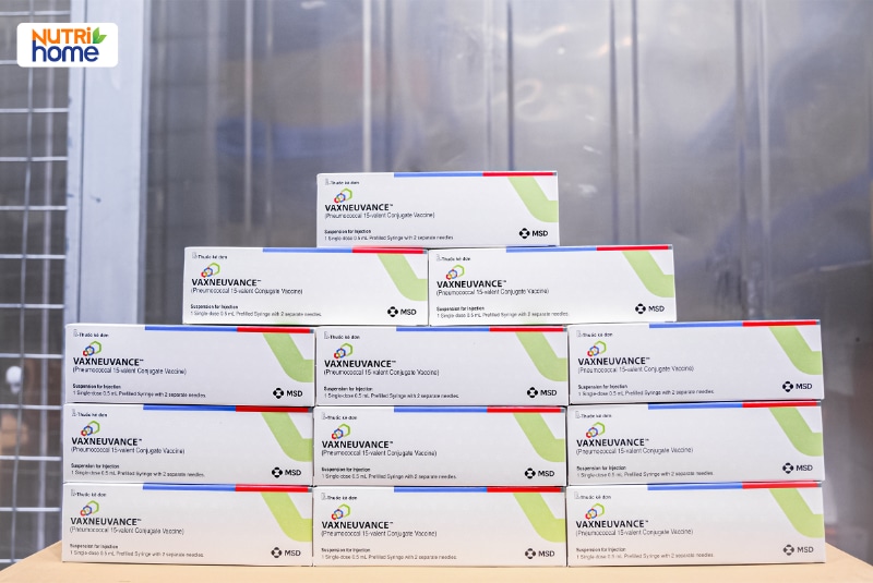 Các hộp vắc xin Vaxneuvance được xếp tại khu vực bảo quản.